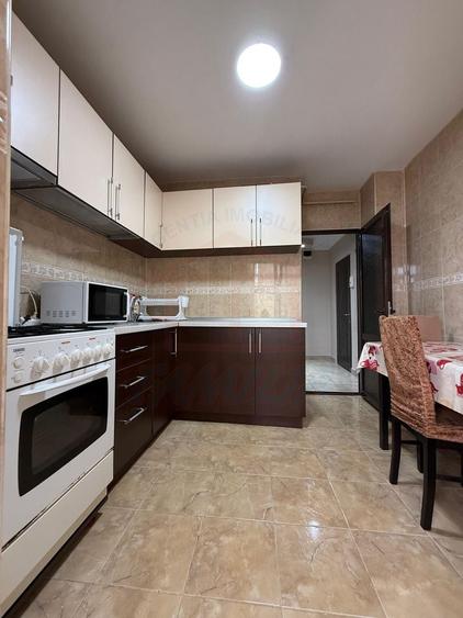 Apartament cu 3 camere decomandat, mobilat în I. C. Frimu