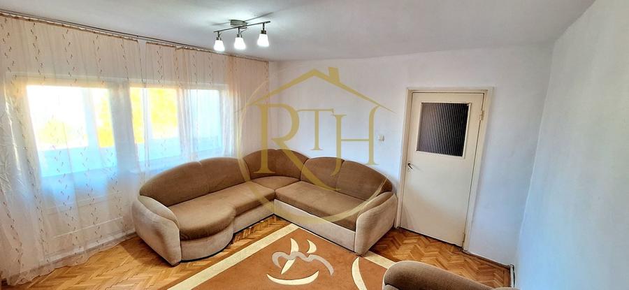 Apartament cu 3 camere decomandat, mobilat în Girocului