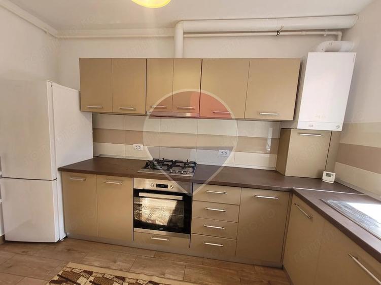 Apartament cu 2 camere decomandat în Tractorul