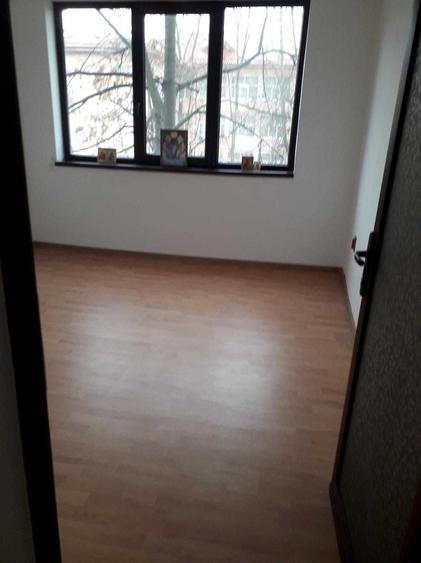 Apartament cu 3 camere semidecomandat în Micro 17