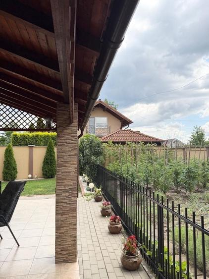 Casă cu 4 camere în Cetate