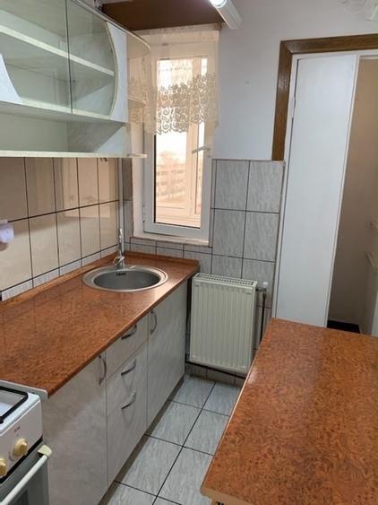 Apartament cu 2 camere semidecomandat în Bârzești