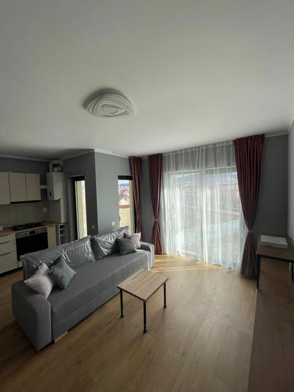 Apartament cu 3 camere semidecomandat, mobilat în Florești — fotografia 1