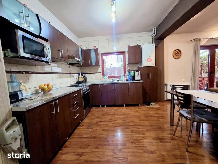 Casă cu 4 camere cu Teren 370 Mp în Dobroești
