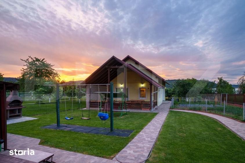 Casă cu 8 camere cu Teren 1800 Mp în Vețel