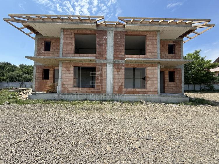 Duplex cu 4 camere cu Canalizare în Central