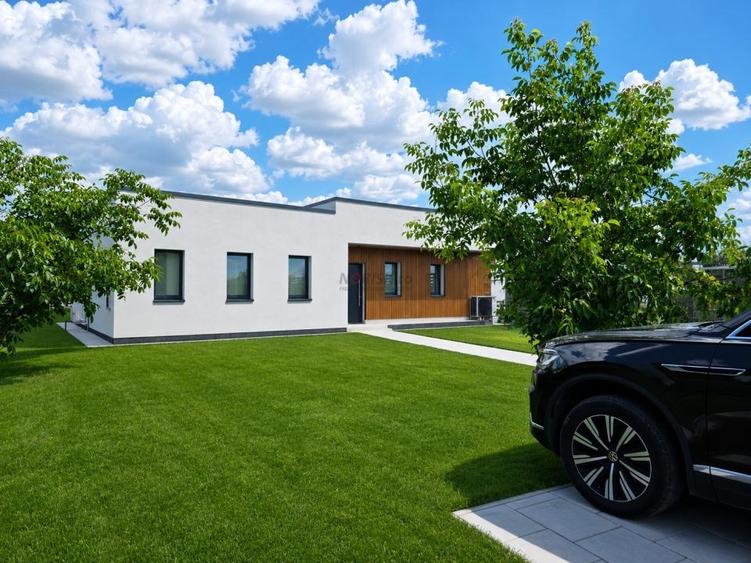 Casă cu 4 camere cu Teren 1082 Mp în Tamași