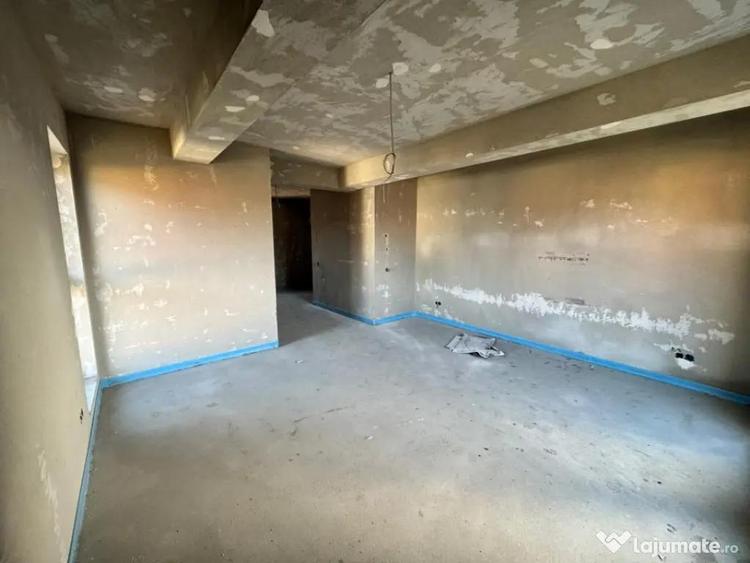Apartament cu 2 camere decomandat în Vest
