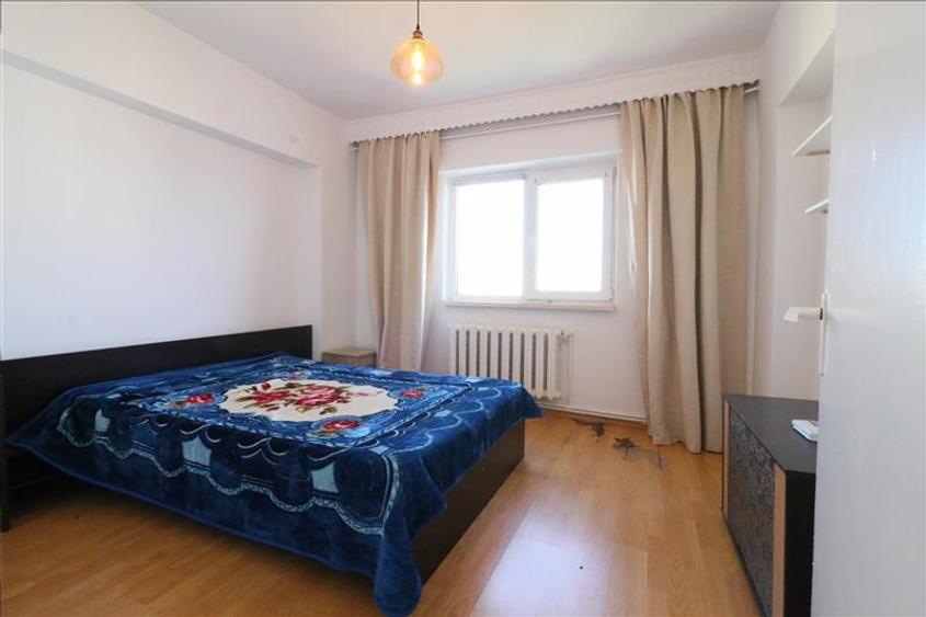 Apartament cu 3 camere decomandat în Hala Centrală