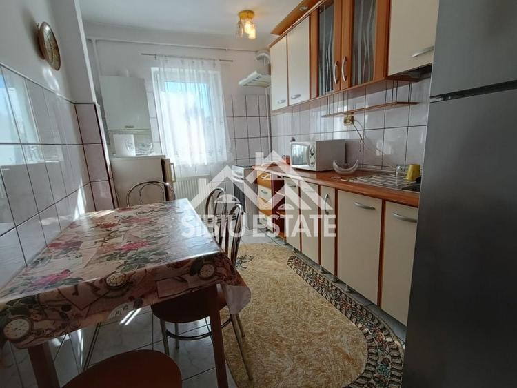 Apartament cu 3 camere decomandat, mobilat în Valea Aurie