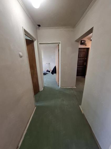 Apartament cu 3 camere decomandat în Drumul Taberei