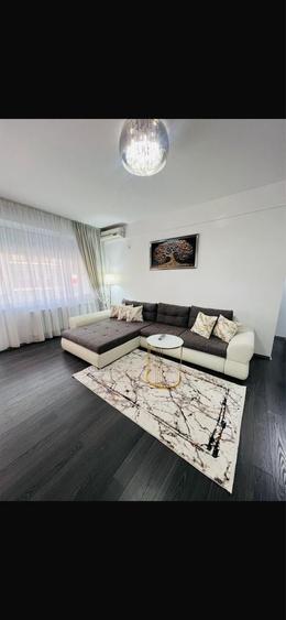 Apartament cu 2 camere decomandat în Roșu