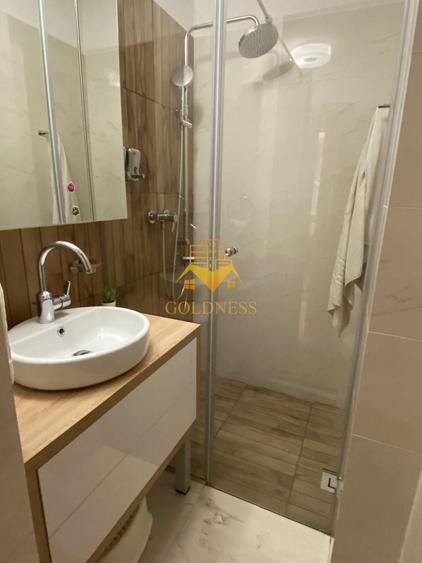 Apartament cu 5 camere decomandat, mobilat în Plopilor