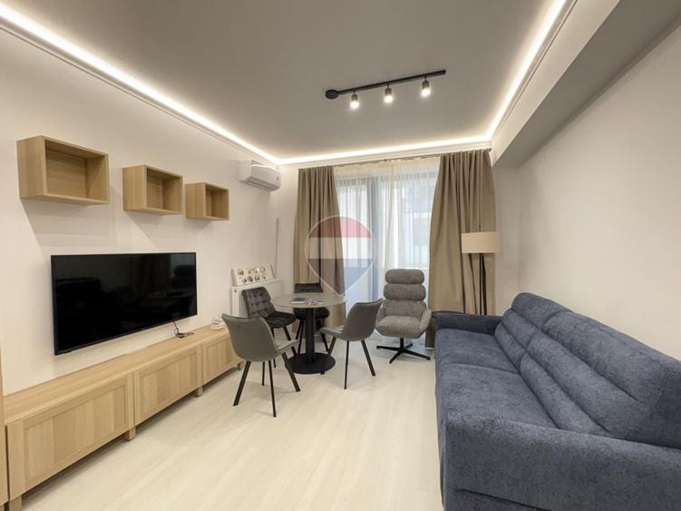 Apartament cu 2 camere semidecomandat, mobilat în Central