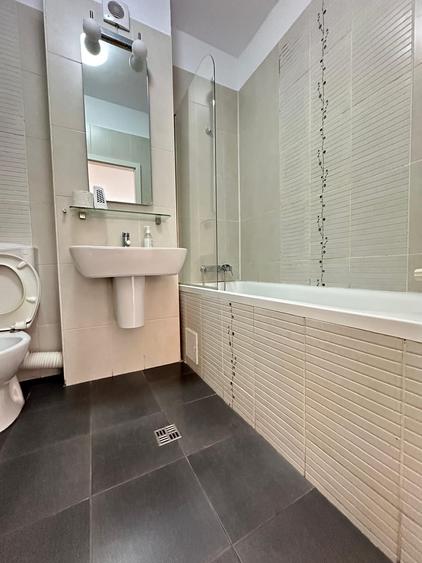 Apartament cu 3 camere semidecomandat în Otopeni