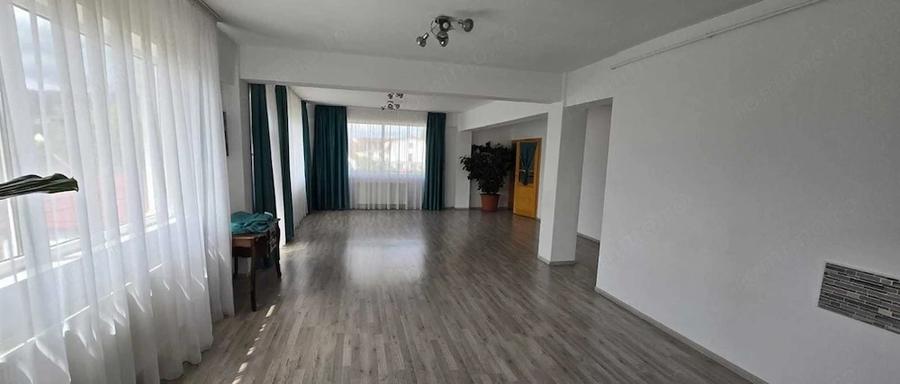 Spațiu comercial, de 500 mp, în Central