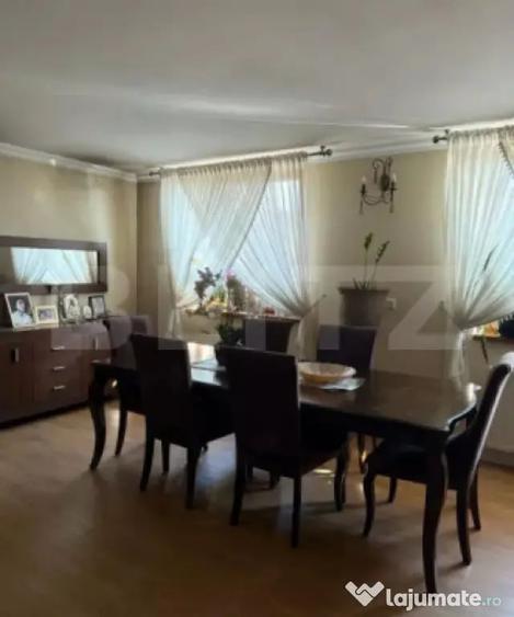 Casă cu 7 camere cu Teren 760 Mp în Sud