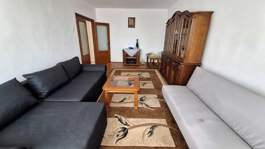 Apartament cu 3 camere decomandat în Capitol