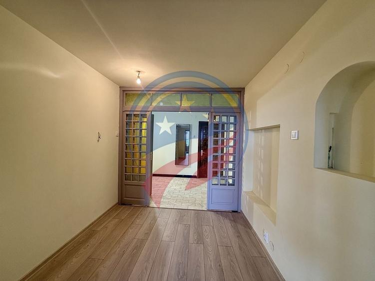 Apartament cu 4 camere semidecomandat în Ultracentral