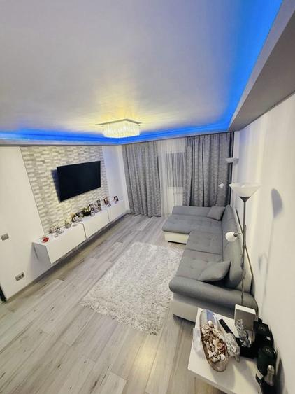 Apartament cu 2 camere decomandat în Enachiță Văcărescu