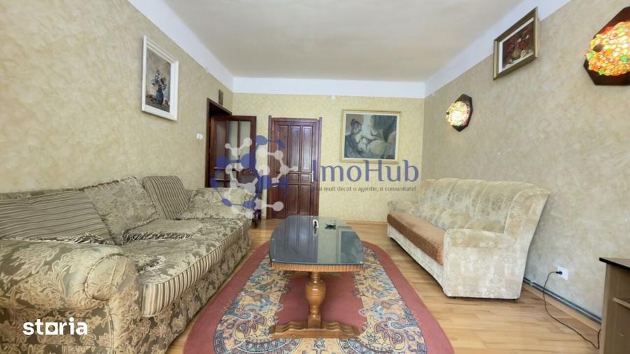 Apartament cu 3 camere semidecomandat în Gară