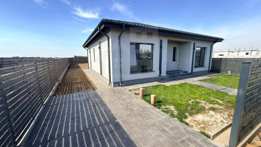 Casă individuală cu 3 camere cu Teren 479 Mp în Cârcea