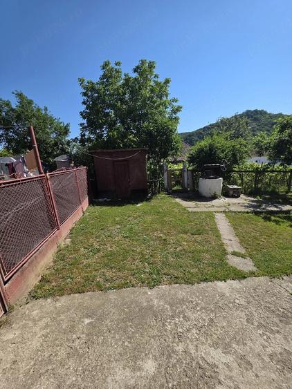 Casă cu 3 camere cu Teren 40000 Mp în Tirimia