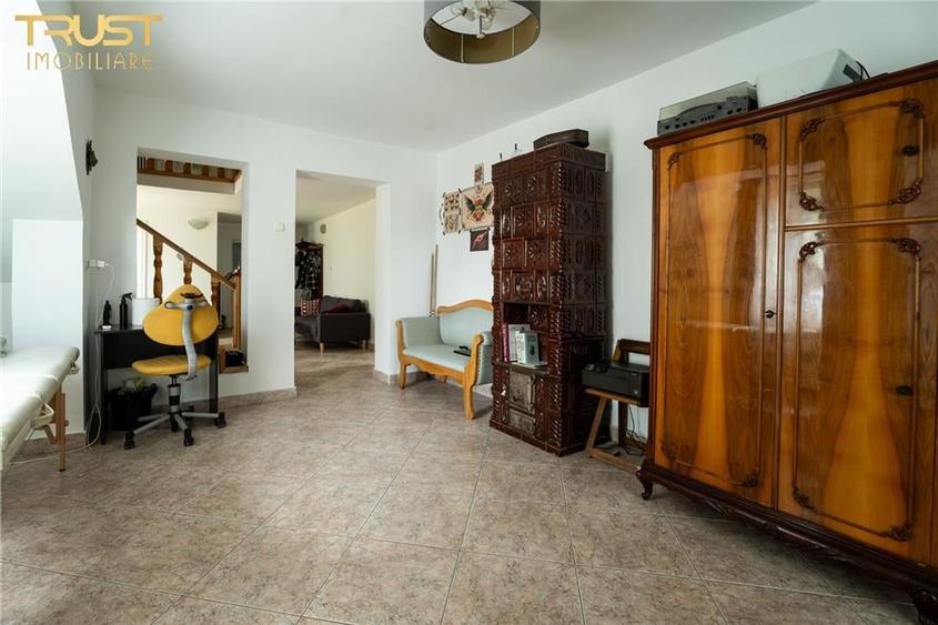 Apartament cu 9 camere semidecomandat în Central