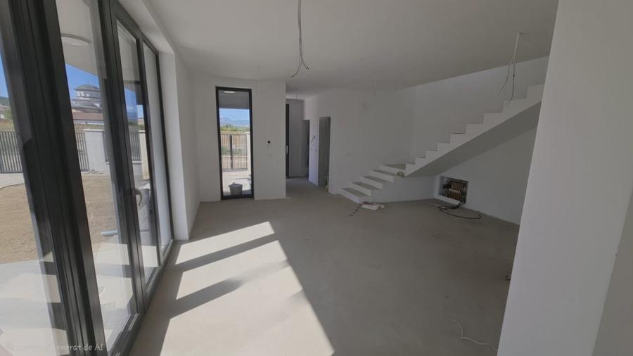 Casă individuală cu 4 camere cu Teren 400 Mp în Cetate
