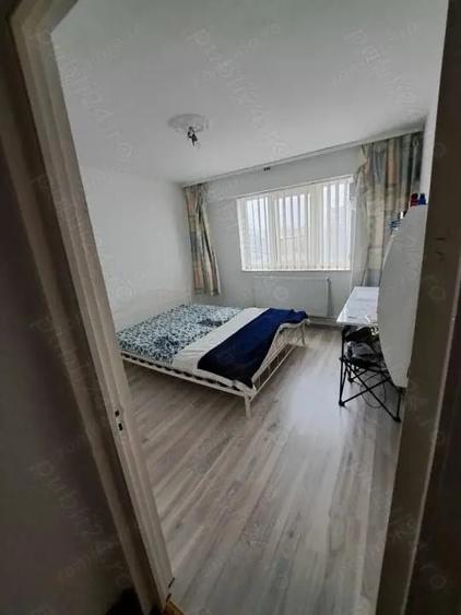 Apartament cu 3 camere decomandat în Casa de Cultură