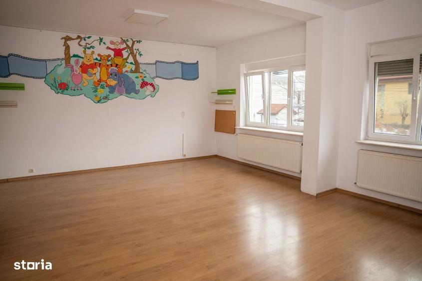 Casă cu 4 camere în Exterior Vest