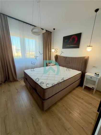 Apartament cu 3 camere decomandat în Tractorul