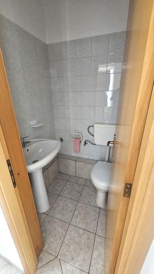 Birou, de 90 mp, în Domenii