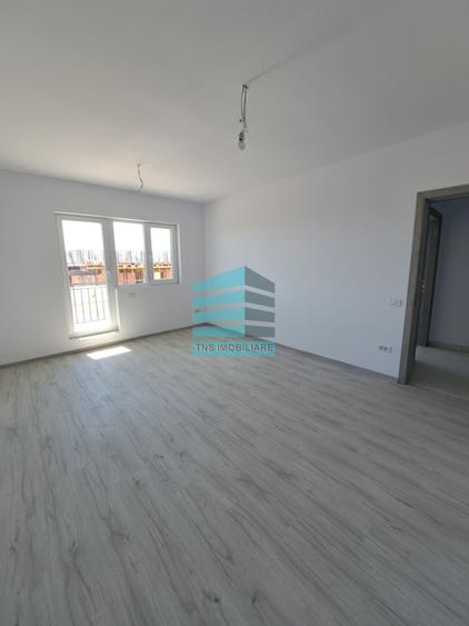 Apartament cu 3 camere decomandat în Titan
