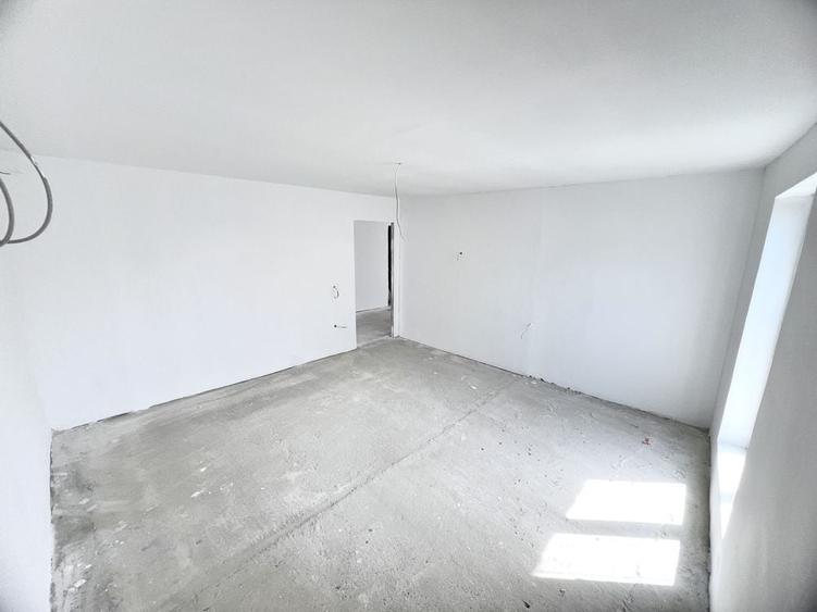 Casă cu 3 camere cu Teren 300 Mp în Cazasu