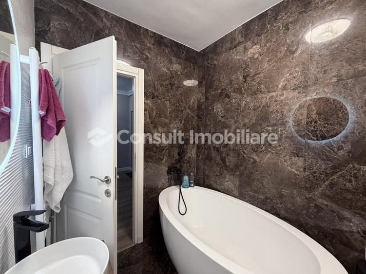 Apartament cu 3 camere semidecomandat în Florești