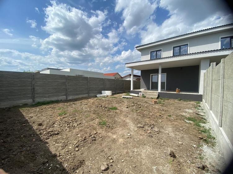 Duplex cu 5 camere cu Canalizare în Giroc