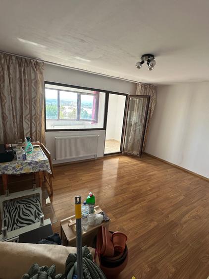 Garsonieră decomandată în Valea Adâncă
