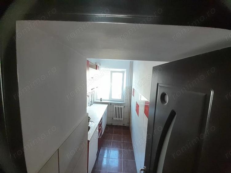 Apartament cu 3 camere semidecomandat în Mircea cel Bătrân