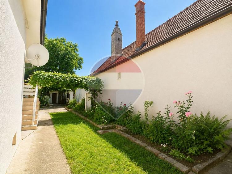 Casă individuală cu 3 camere cu Teren 305 Mp în Central