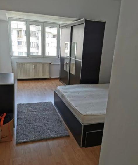 Apartament cu 4 camere decomandat în Unirii