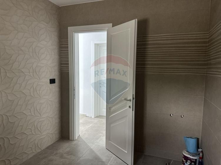 Casă individuală cu 5 camere cu Teren 1200 Mp în Rediu