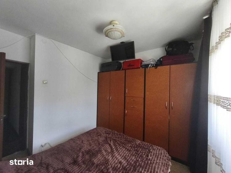Vand apartament 4 camere , decomandat, la autogara Militari et. 8/10 - 8