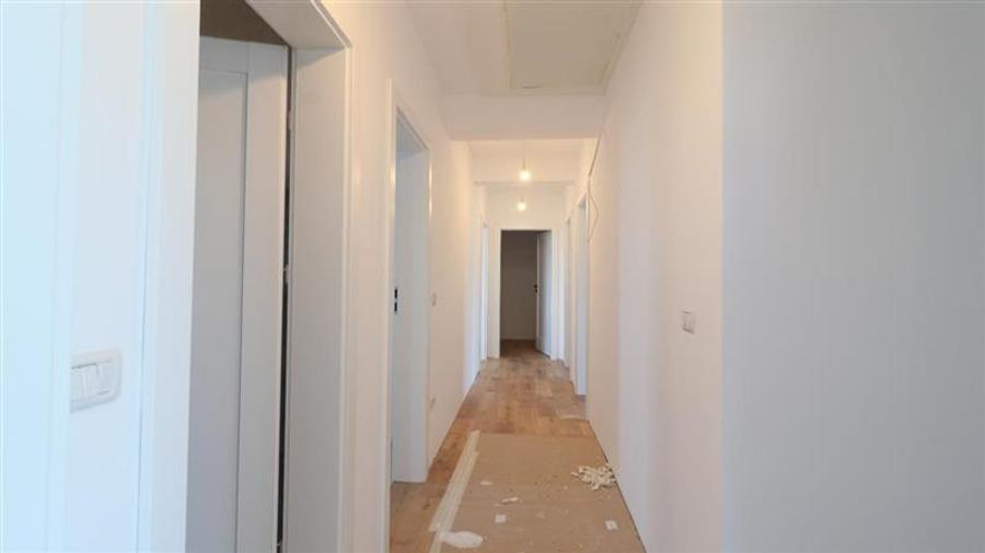Casă individuală cu 4 camere cu Canalizare în Valea Lupului