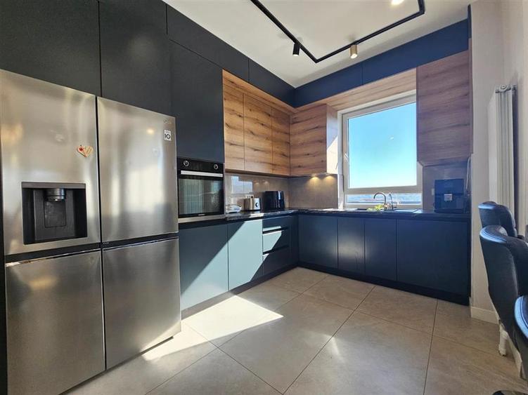 Penthouse cu 3 camere decomandat în Avantgarden