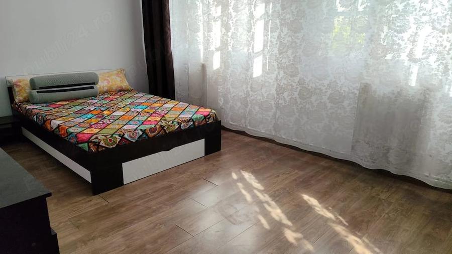 Apartament cu 3 camere semidecomandat în Ozana