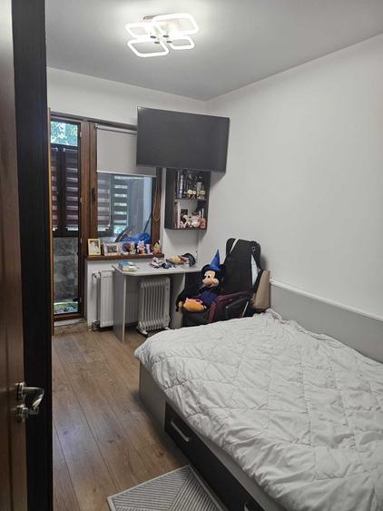 Apartament cu 3 camere decomandat în Berceni