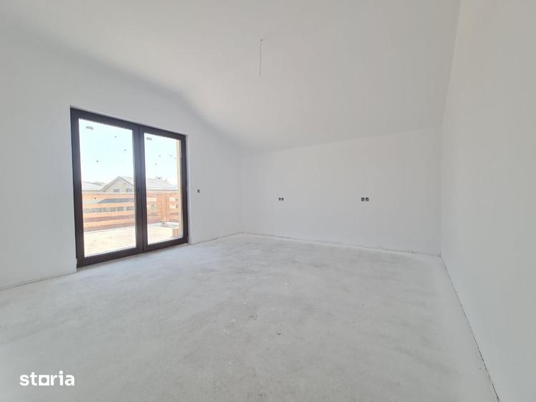 Casă cu 4 camere cu Teren 368 Mp în Stupini