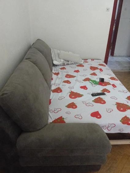 Apartament cu 4 camere semidecomandat în Central