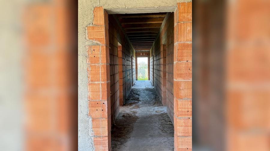 Casa noua nefinalizata 1679 MP teren Ciumeghiu Bihor. - 7
